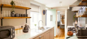 Sandholme Cottage - Central location great for families